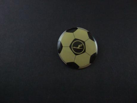 Voetbal met logo Lufthansa ( Duitse luchtvaartmaatschappij)